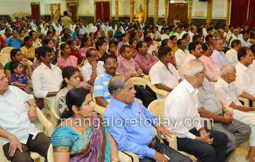 Jaya c suvarna honoured at Kudroli temple